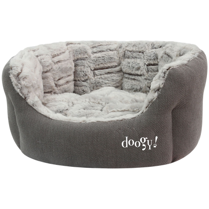 Soft oval basket with faux fur